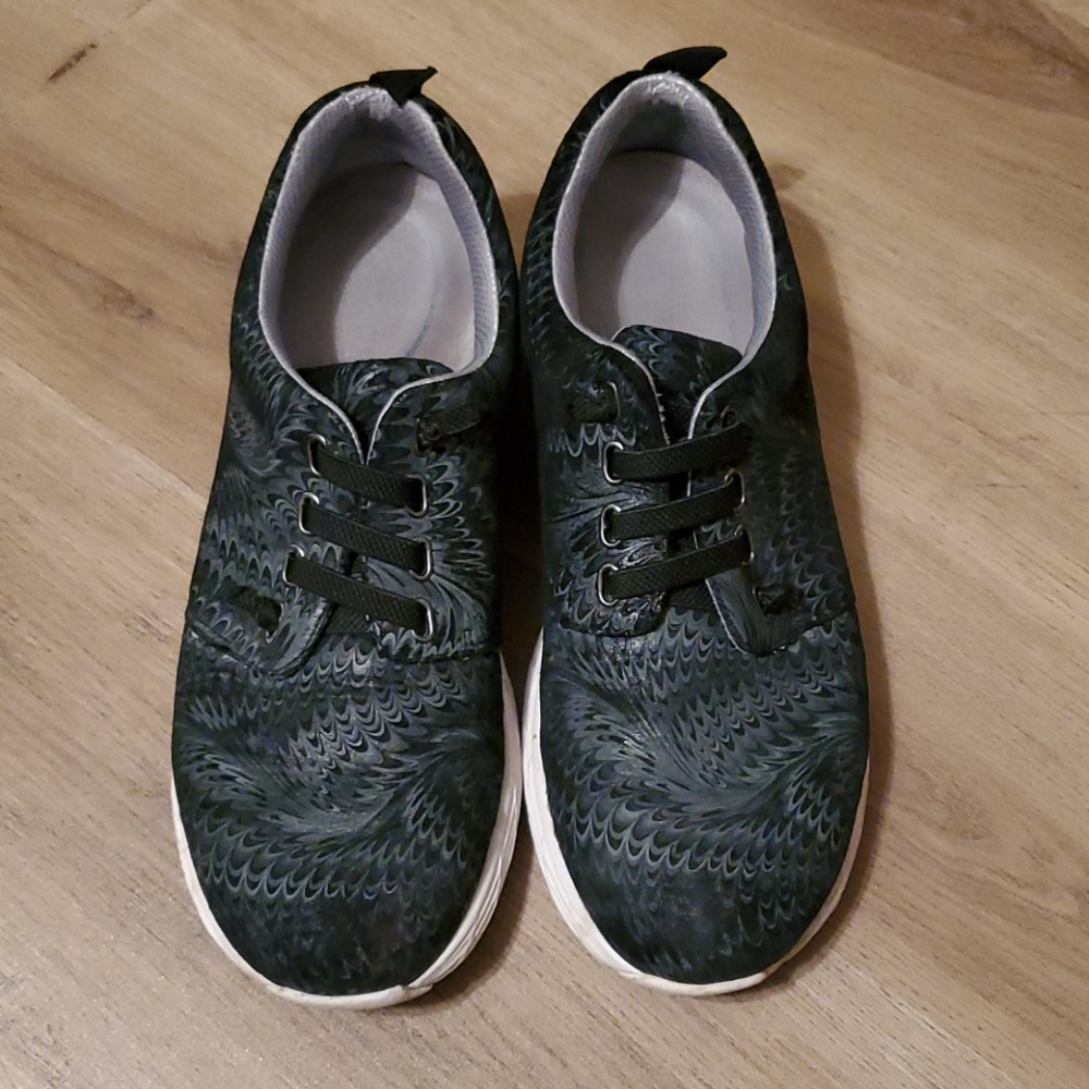 Nursing shoes